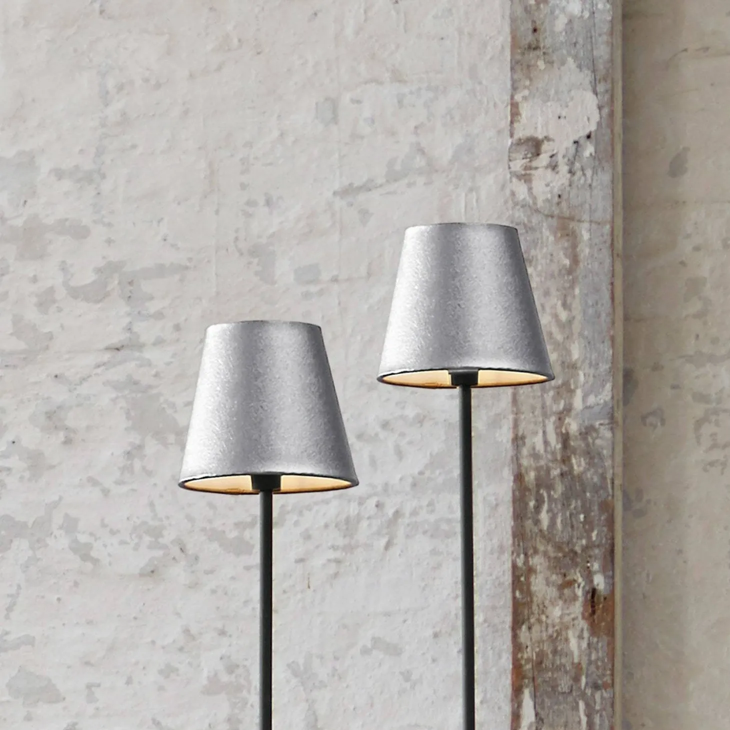 Coppia di lampade a stelo Tacoma