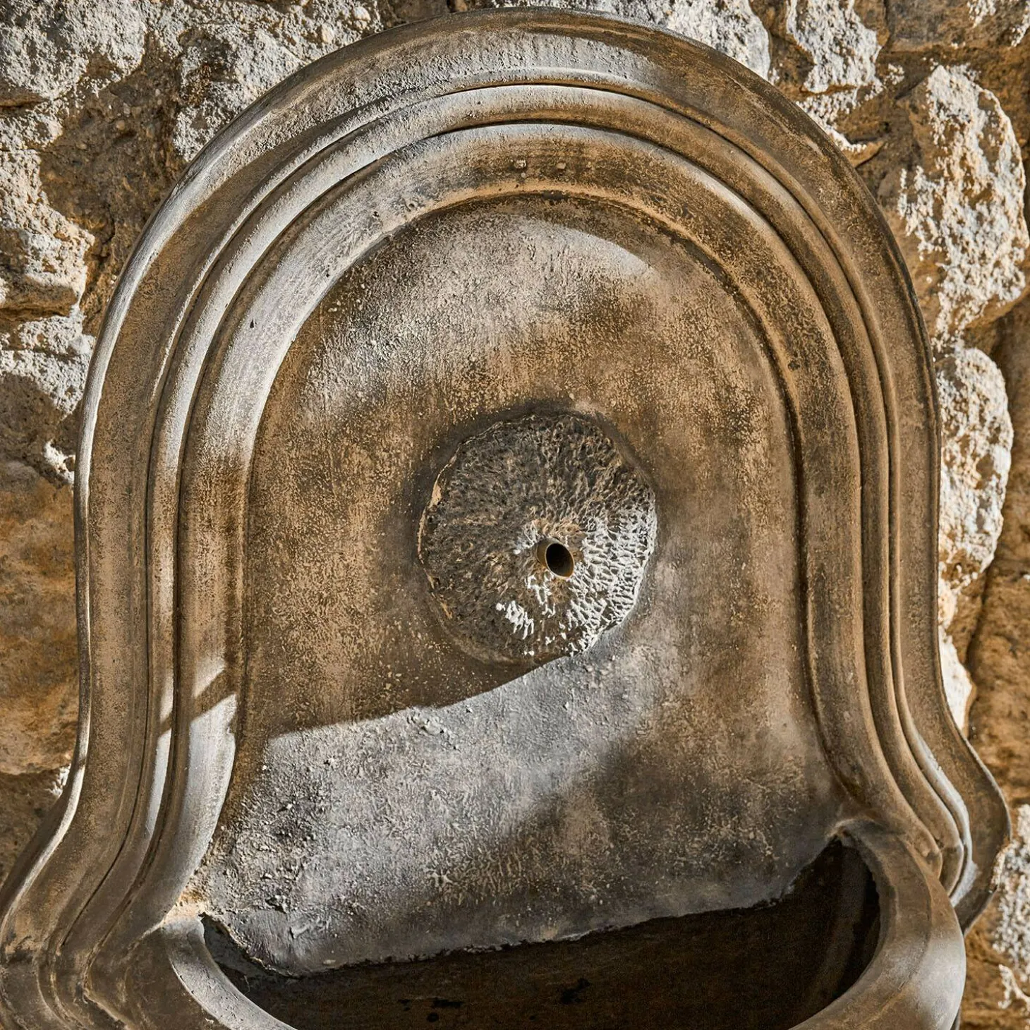 Fontana a muro Veliras
