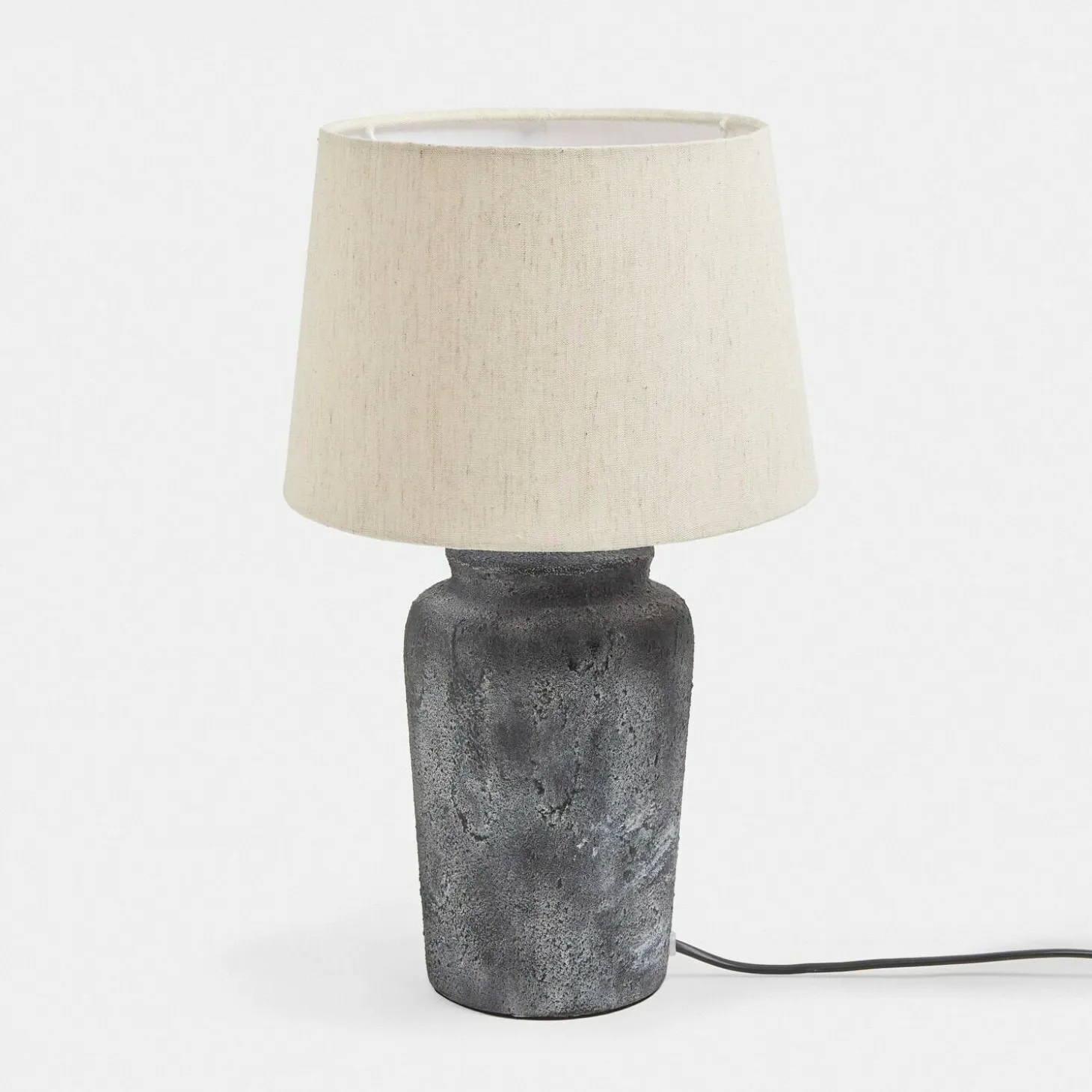 Lampada da tavolo Karvienne