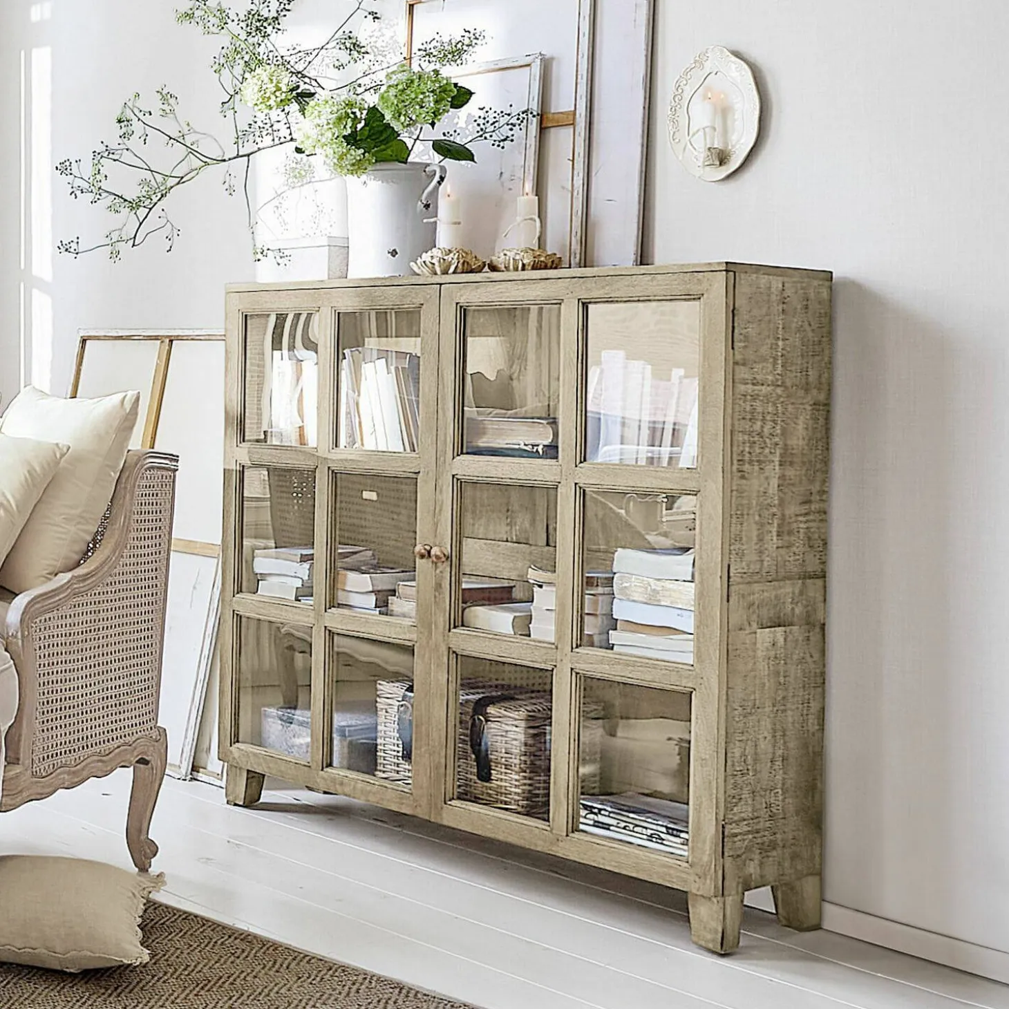 Mobile basso con ante in vetro Stoneham